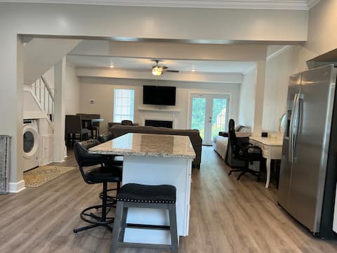 Cozy, Clean, Quiet-Everything You Need 3 Bedrm