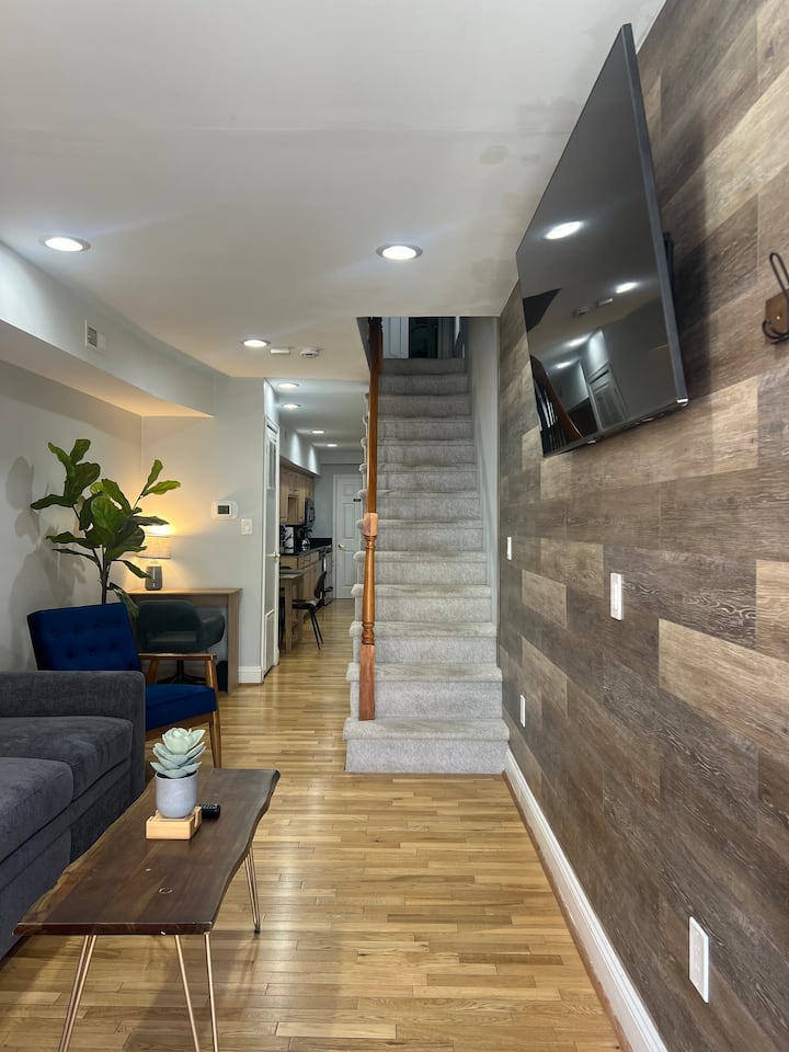 Cheerful 2-bedroom Row House With Rooftop Deck - Baltimore, MD
