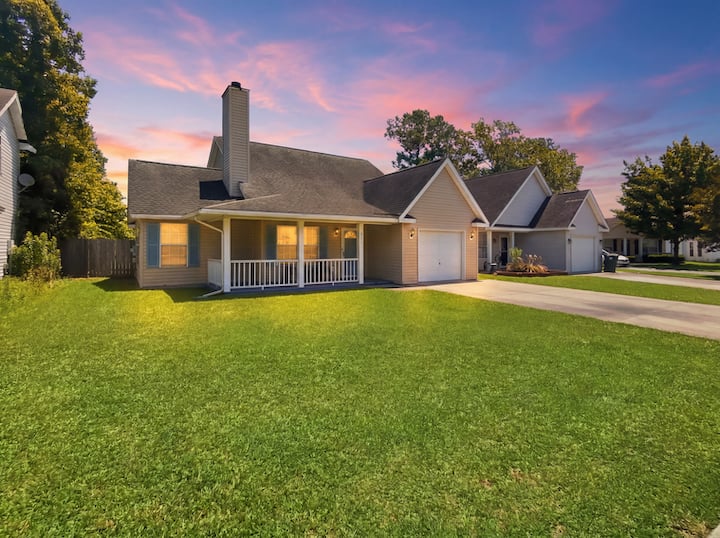 Cozy 3 Bedrooms 2 Bathrooms Fenced Back Yard Home - Goose Creek, SC