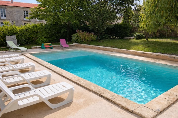 Magnifique Chartreuse Avec Piscine Dans Le Médoc - Gironde