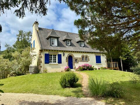 Large house – private estate – 3 min to beach