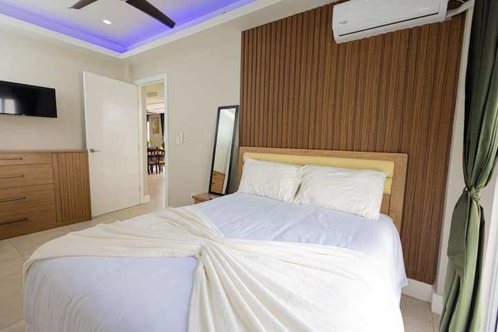 After a day exploring El Salvador 
There is nothing better than a good, tidy bed with a very pleasant climate.
