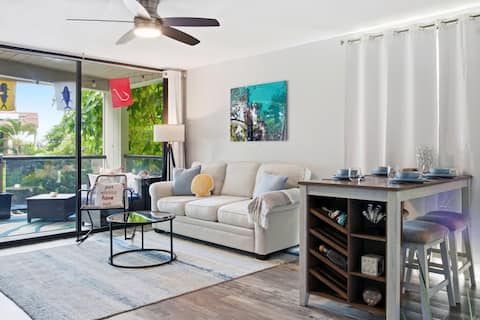 Top performing Airbnb: Kona Ocean View Condo • Downtown in Big Island