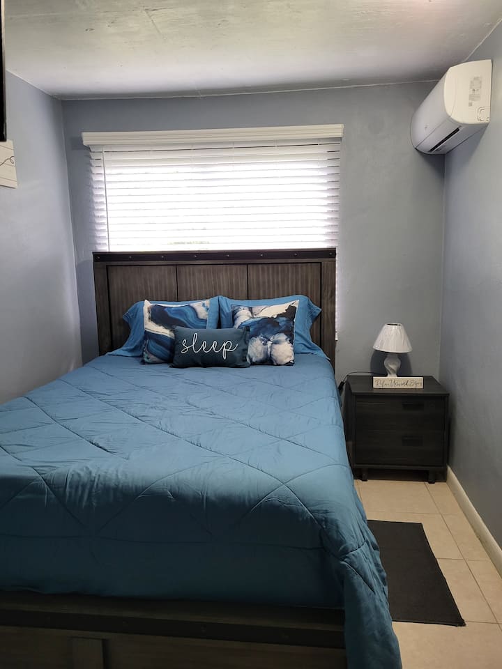 配备标准双人床的卧室