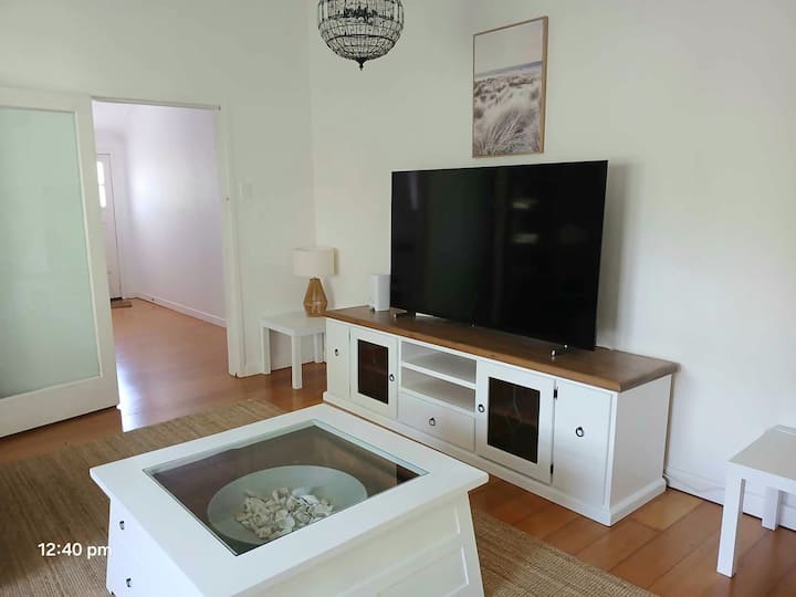 Beachmere Retreat - Beachmere