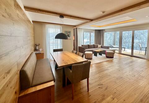 2 luxury apartments SPA+Pool+View close Ischgl