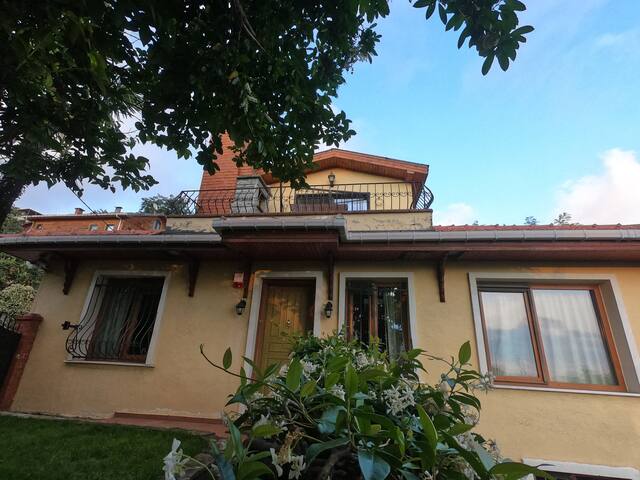 Çengelköy’de Boğaz manzaralı müstakil villa gallery image 2