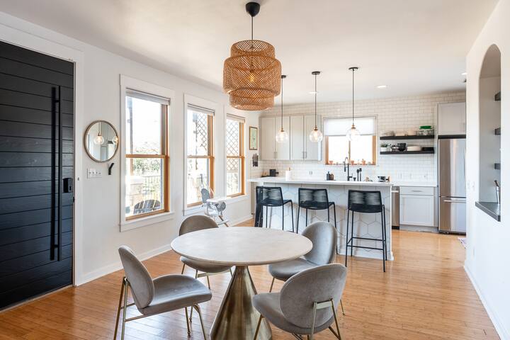 Central Austin with a Pool—8 Min Uber to Downtown gallery image 2