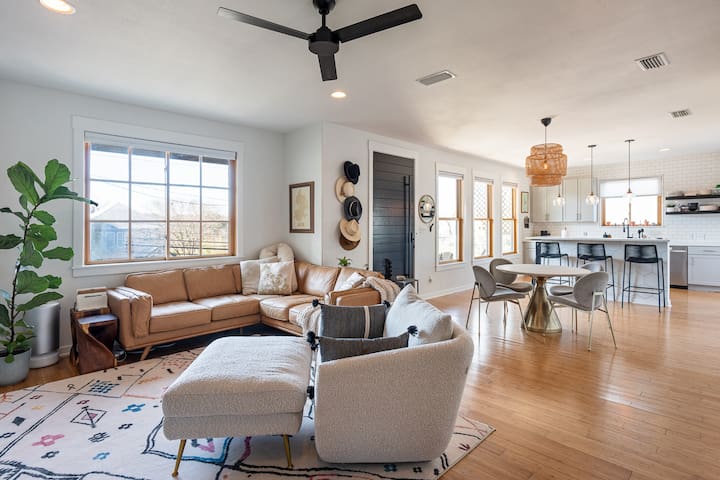 Central Austin with a Pool—8 Min Uber to Downtown