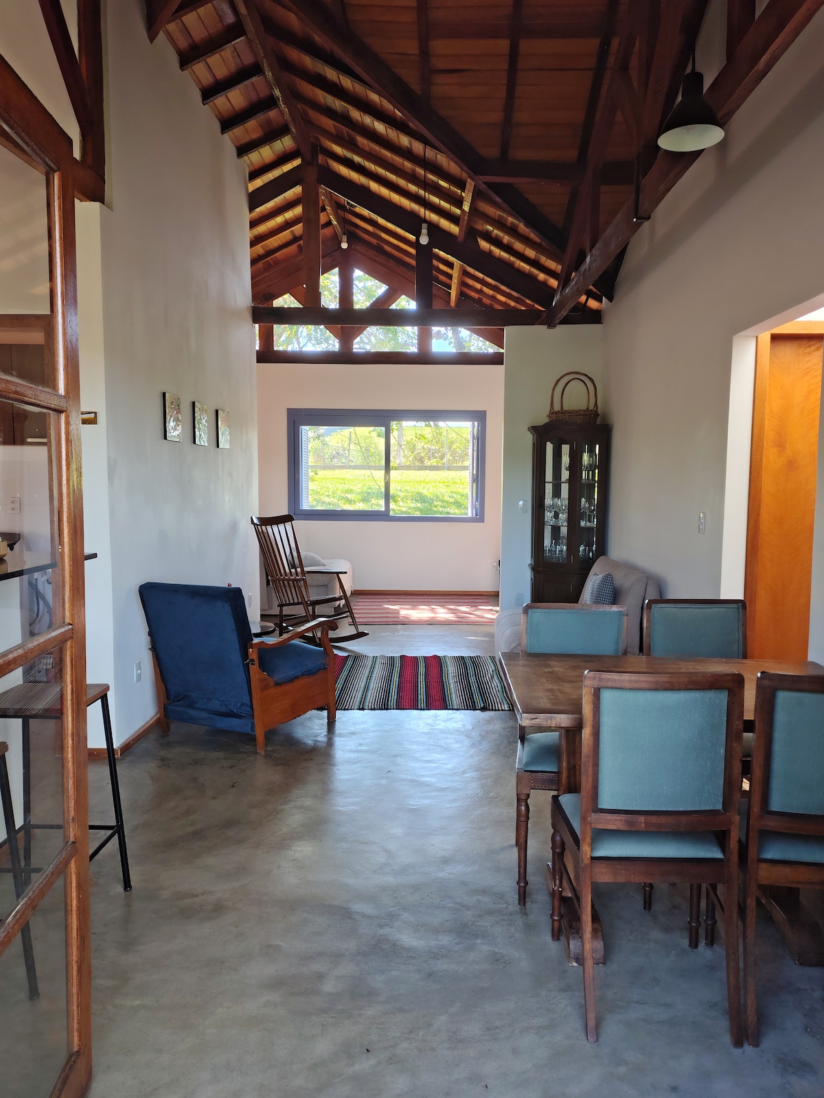 Popular Airbnb listing: Country house: large deck, nature, dam in Joanópolis