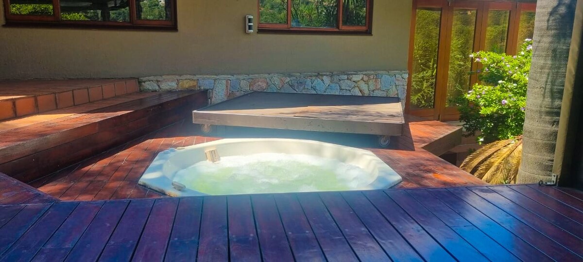 Johannesburg Vacation Rentals with a Hot Tub - Gauteng, South Africa ...