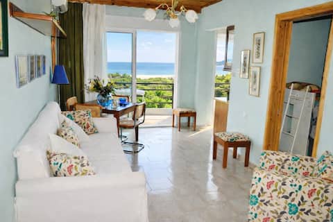 Top performing Airbnb: Steps To The Sea, 2-Bed Flat Balcony Free Parking in Δήμος Βόλβης
