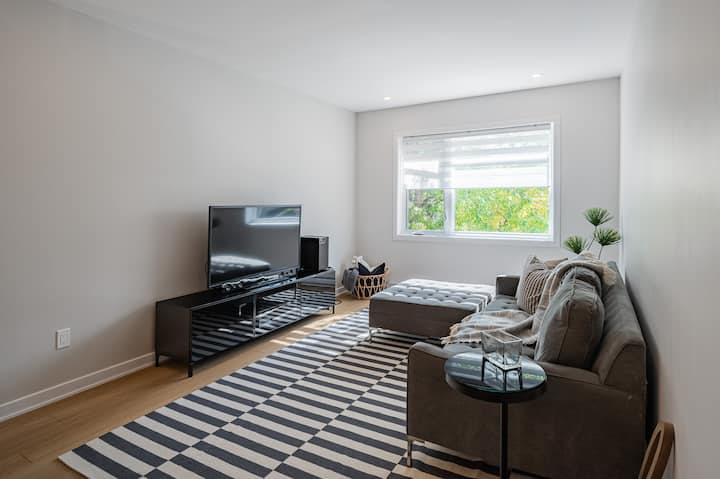 Modern 3-bedroom Designer Condo - Laval