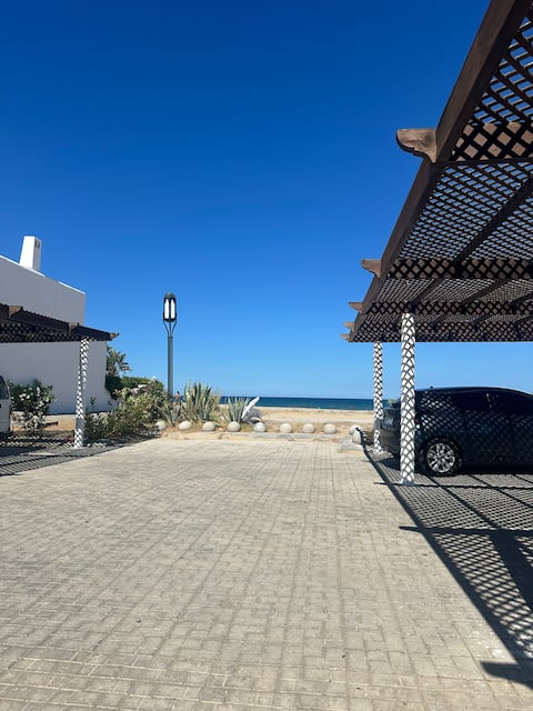4 Bedroom- King Bed - Beachfront