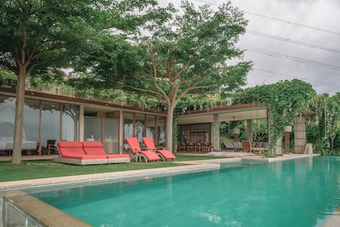 Villa Kurma, Sumberkima Hill