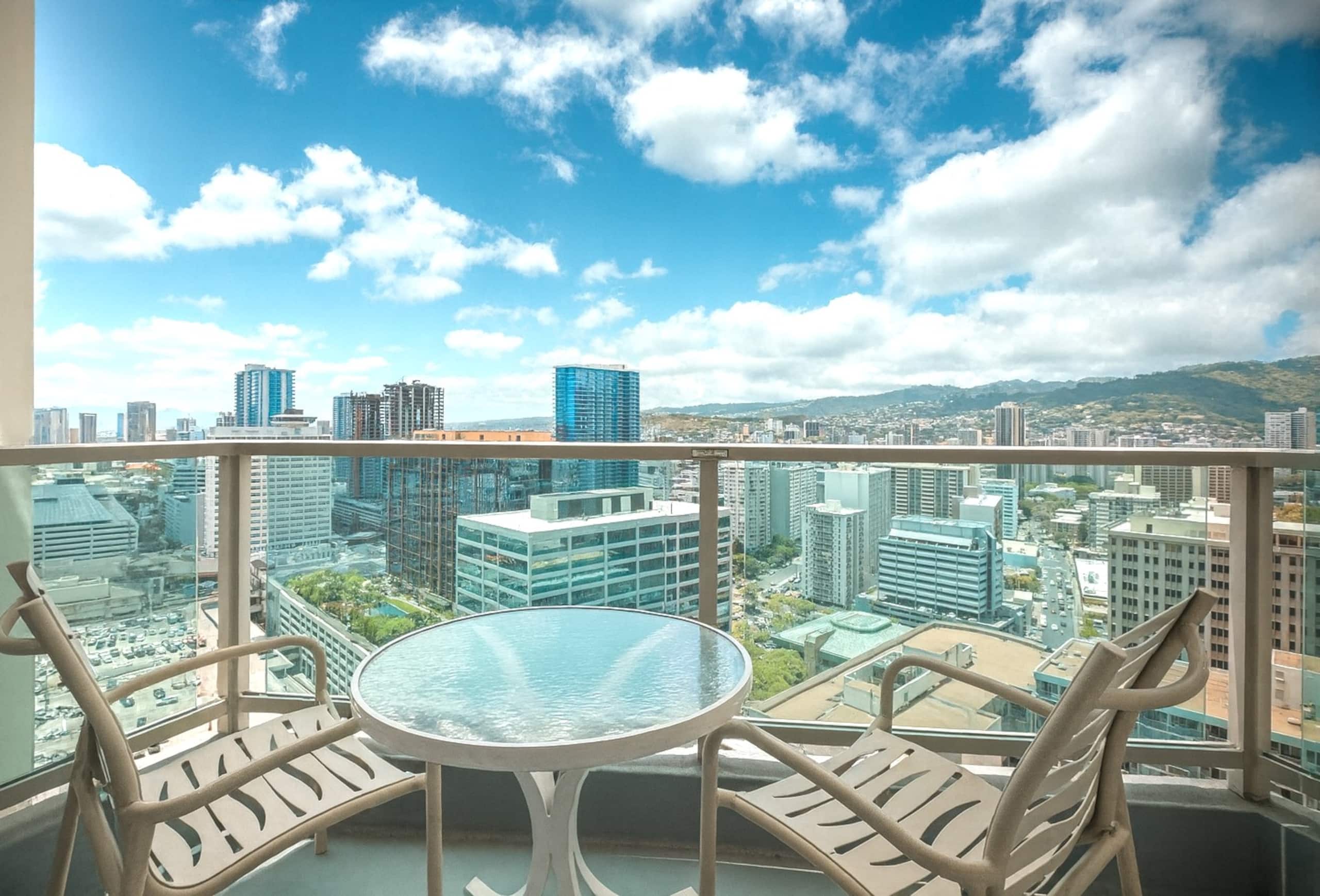 Condo in Honolulu · ★4.93 · 1 bedroom · 2 beds · 1 private bath - Image 29