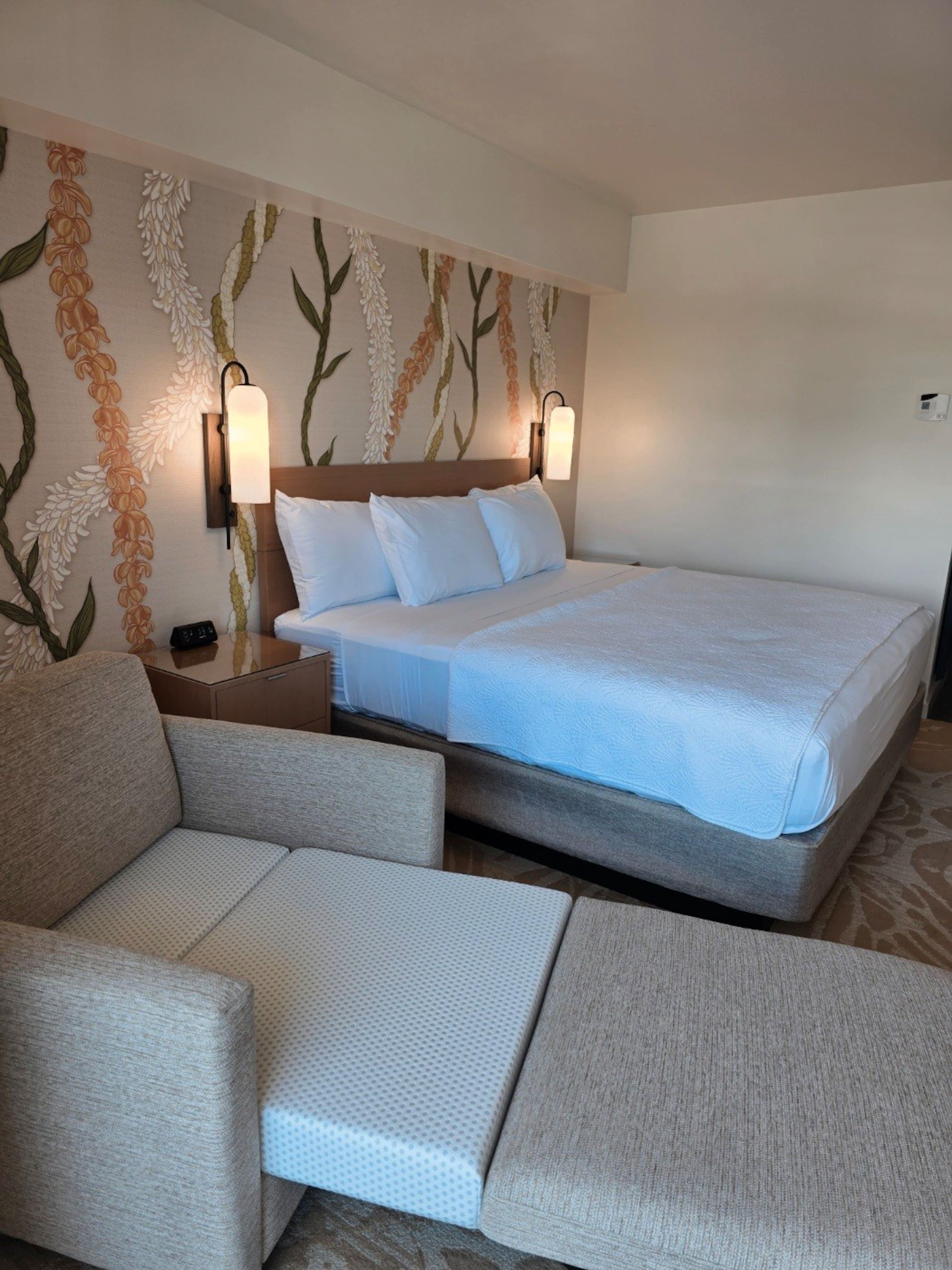 Condo in Honolulu · ★4.93 · 1 bedroom · 2 beds · 1 private bath - Image 13