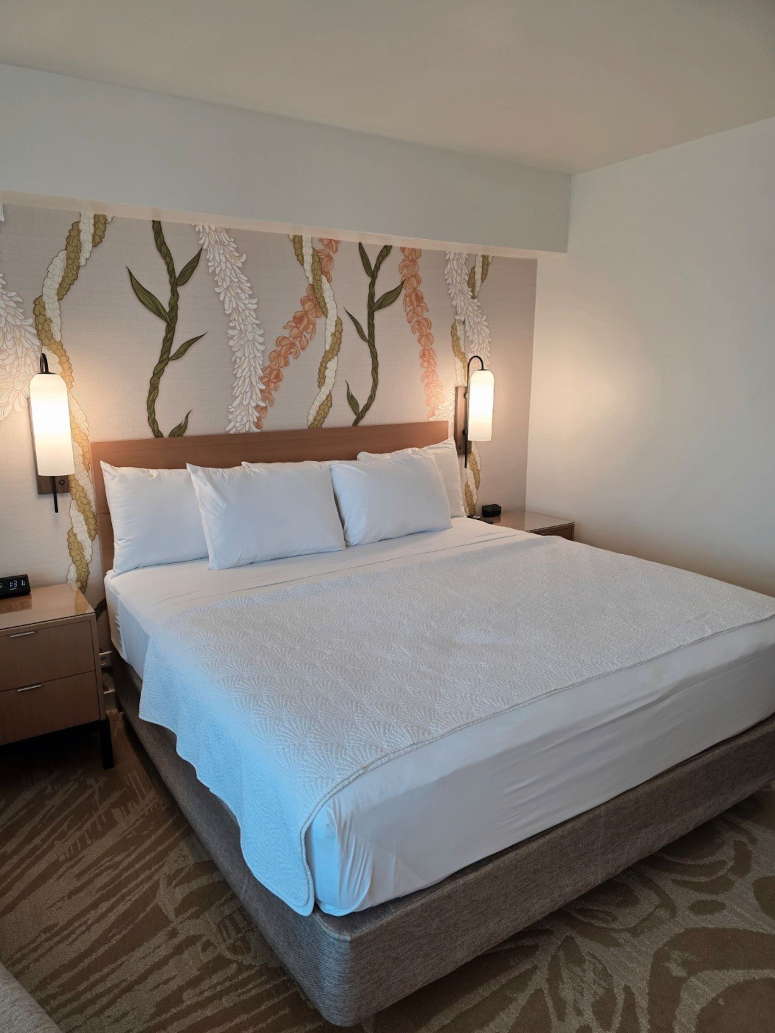 Condo in Honolulu · ★4.93 · 1 bedroom · 2 beds · 1 private bath - Image 11