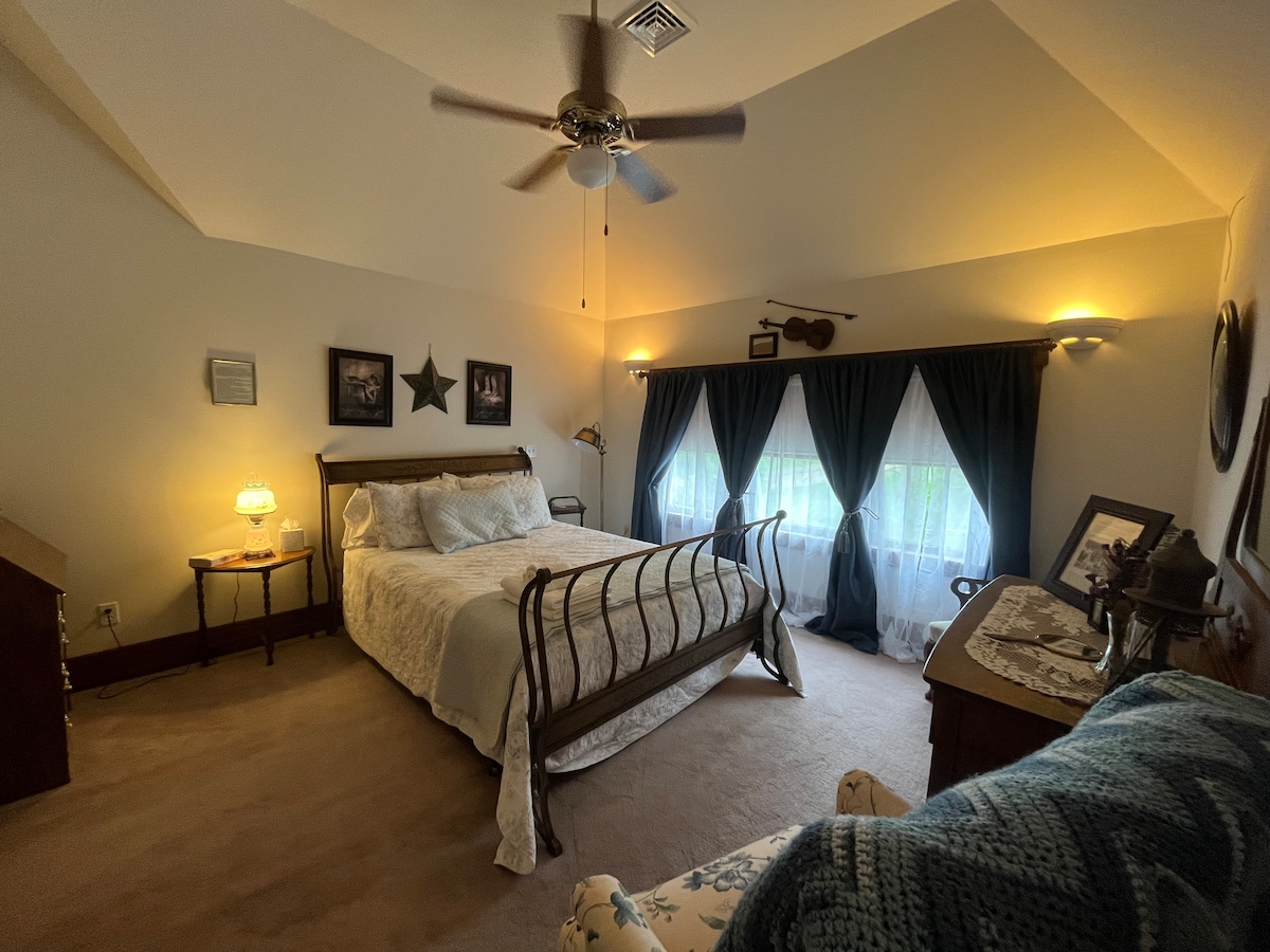 Mom’s room is upstairs & overlooks a park with original windows. A very quiet peaceful setting for a good night’s sleep! 