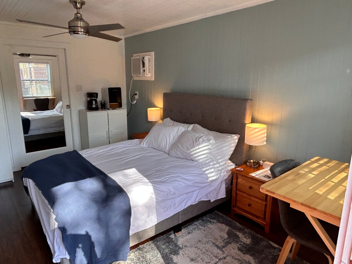 Successful Airbnb property: Cozy Casita on the Park in Elmwood