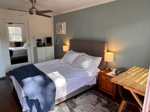 Successful Airbnb property: Cozy Casita on the Park in Elmwood