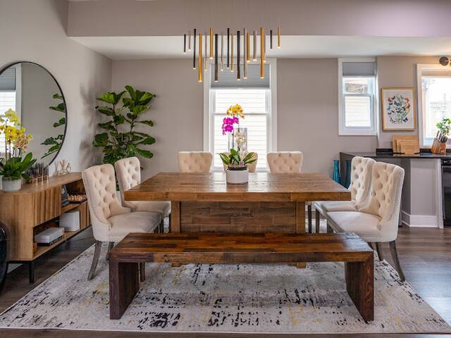 Lovely 5BD|3BR|Parking |Sleeps 14|Andersonville gallery image 5