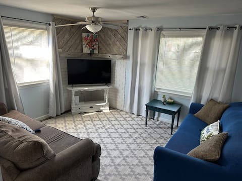 Popular Airbnb listing: Cozy Cottage By The Lake, Intimate & Pet Friendly. in Huron