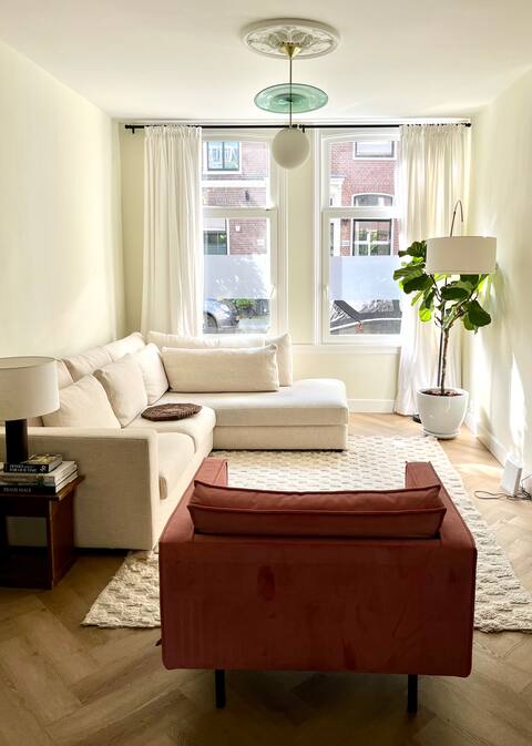 Top performing Airbnb: Quiet apartment in lively neighborhood "De Pijp" in Hemonybuurt
