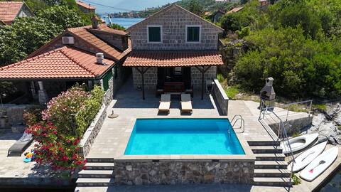 Mediteranean villa with gorgeous location and pool