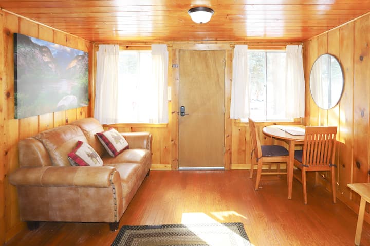 Breathtaking Riverfront Cabin/hot Tub - Rainbow - Estes Park, CO