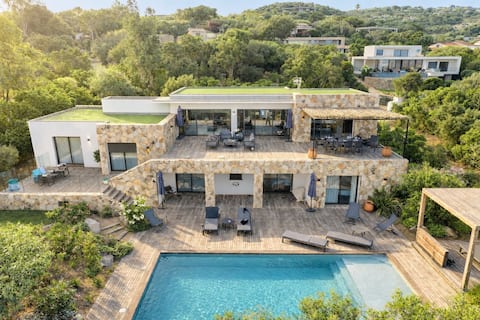 Casa Gi(Ü)li, sea view of St Cyprien Bay