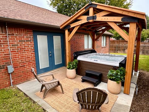 NEW Hot Tub, Coffee Bar, 65” TV, Arcade, Garage