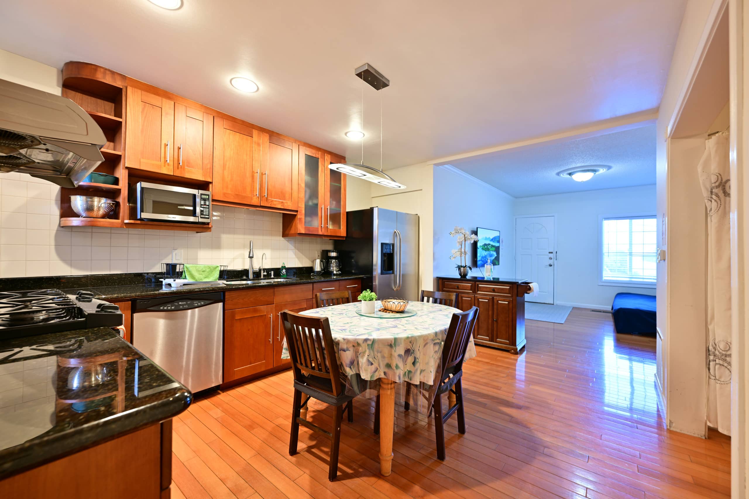 Home in San Francisco · ★4.73 · 2 bedrooms · 2 beds · 1 bath - Image 11