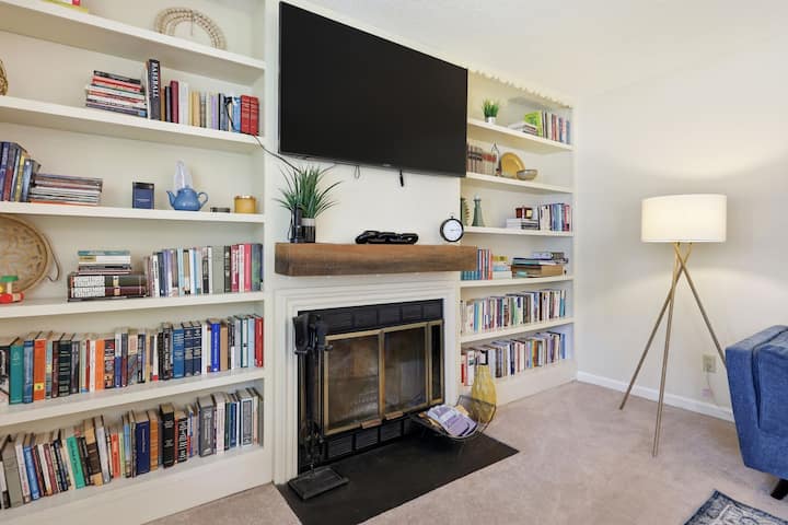 Cheerful Eclectic Pinehurst Home - Pinehurst, NC