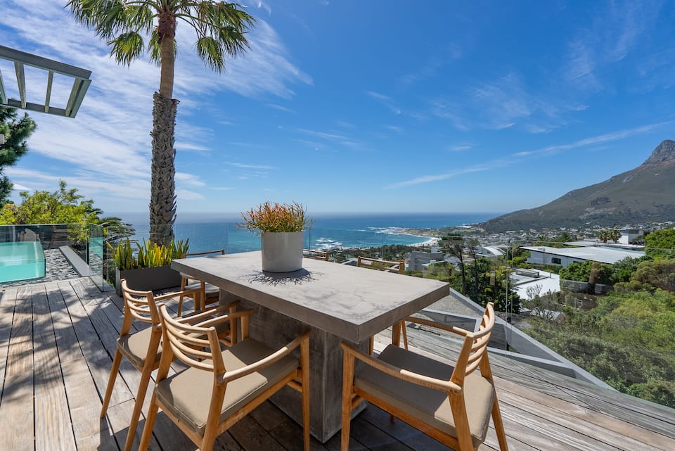 A double-height villa under Lion's Head, Bakoven, Cape Town, South Africa, photo 6 of 10