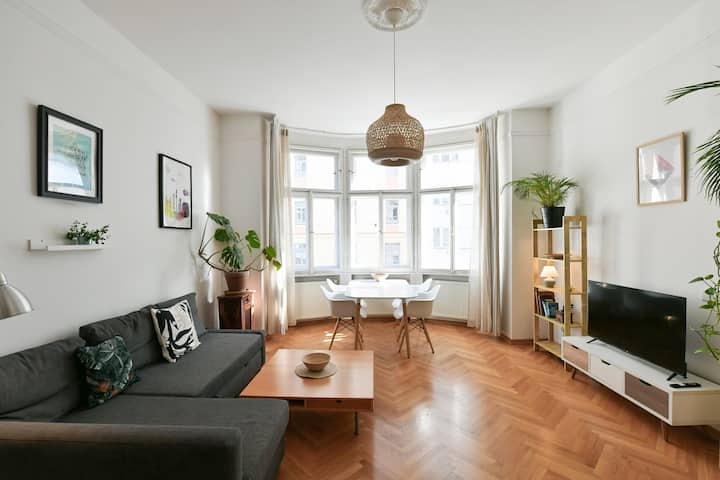 Apartment In Hipster Area 2min Walk Metro/tram - Prague