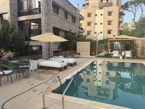 Aley, Lovely 3 bedrooms with pool A3
