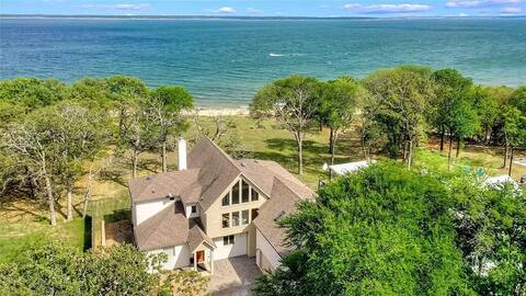 Luxury lakehouse living with private beach