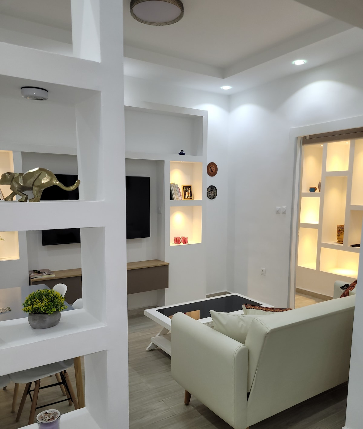 พื้นที่เปิดโล่งไปยังห้องครัว