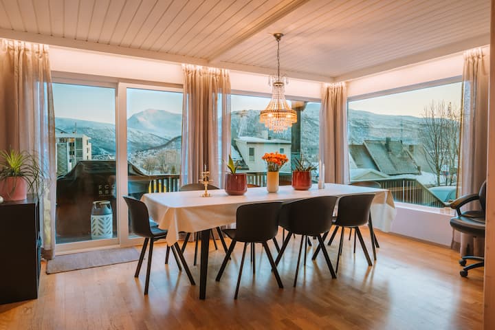 Stort Hus Nært Sentrum Av Tromsø - Tromsø