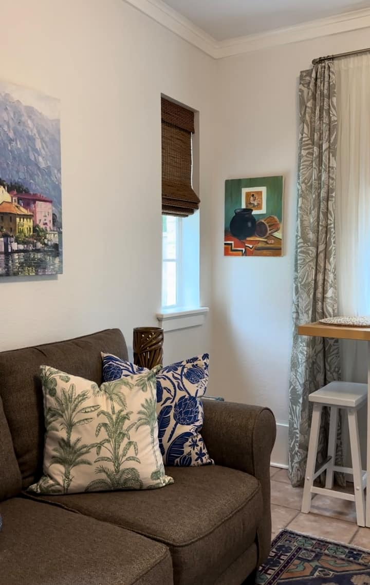 Petite Maison Guest House With Pool Views - Beaumont, TX
