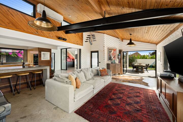 Buddina Beach House – 150m to Beach gallery image 2