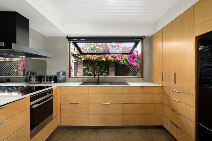 Buddina Beach House – 150m to Beach gallery image 4