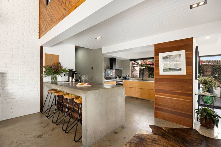 Buddina Beach House – 150m to Beach gallery image 5