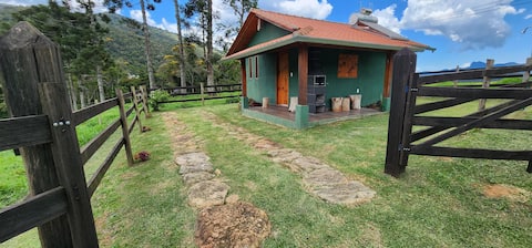 Popular Airbnb listing: Chalet overlooking the valley. in Juíz De Fora