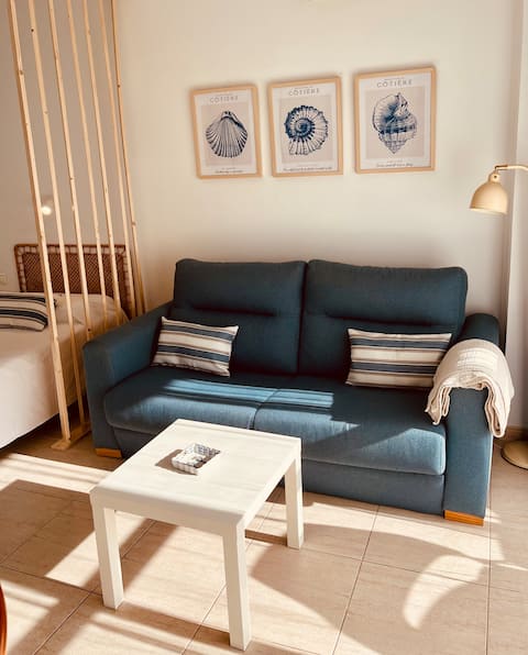 Propiedad de Airbnb exitosa: Beachfront studio with a pool. en Fuengirola