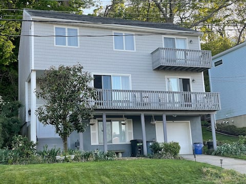 Highlands Home-Walk to SeaStreak, Beaches & Trail