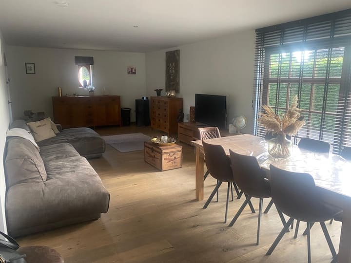 Gezellige Woning Met Zwemvijver En Jacuzzi - Grobbendonk