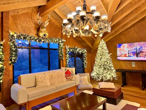 Cozy Baguio Cabin w/ fireplace & Mountain Views