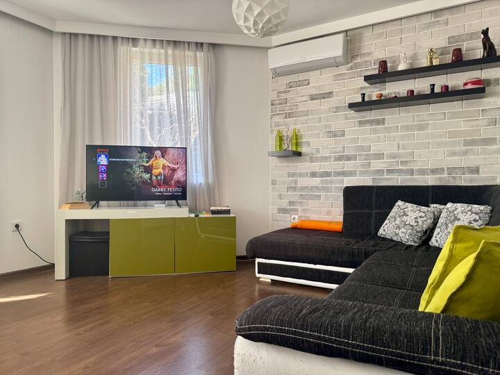 Cozy Apartment With Parking Lot - バルナ